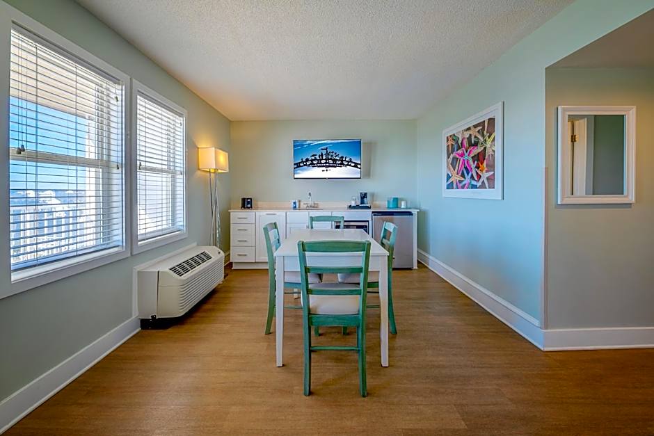 Commander Hotel & Suites
