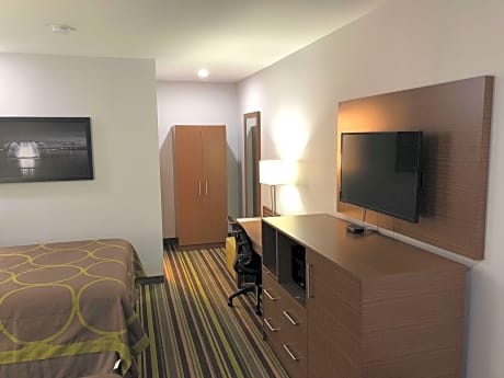 1 Queen Bed Non-Smoking