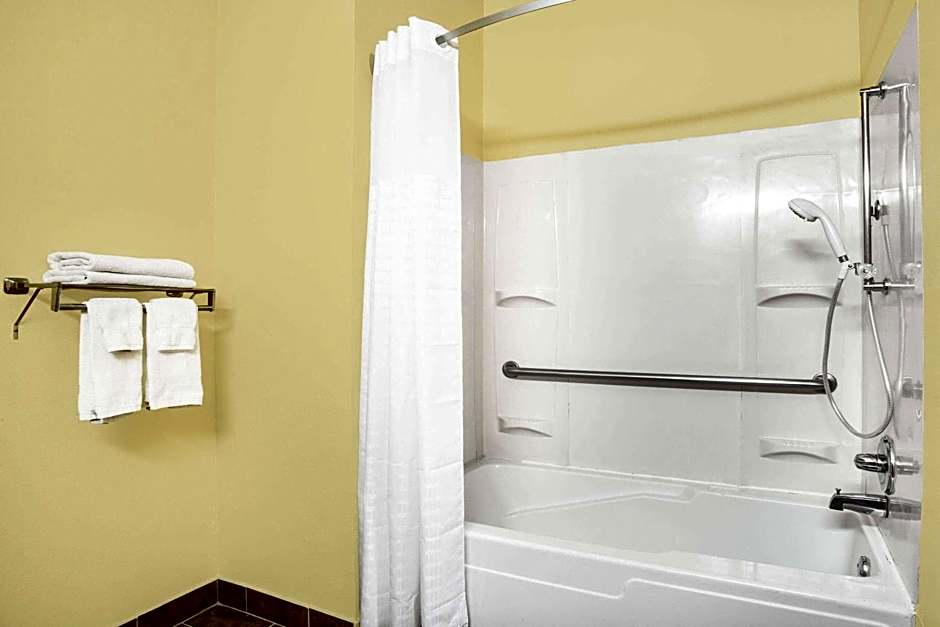 Super 8 by Wyndham Kokomo