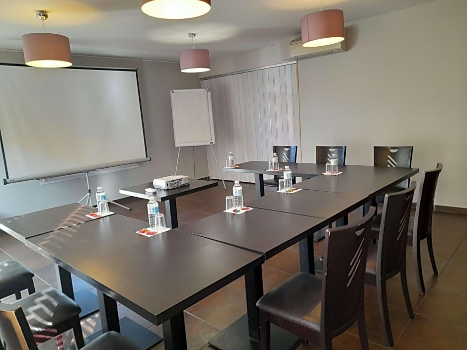 Brit Hotel Confort Montauban