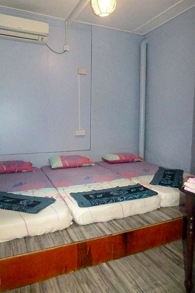 Cheers Garden Chalet