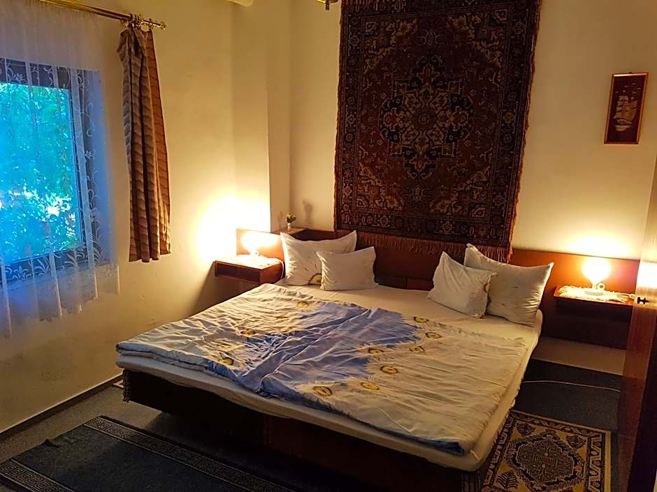 Villa-Negra Retro Panzió