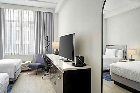 Double Room with Two Double Beds and Bathtub - Mobility Accessible