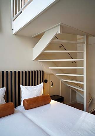 Deluxe Quadruple Room with Canal View