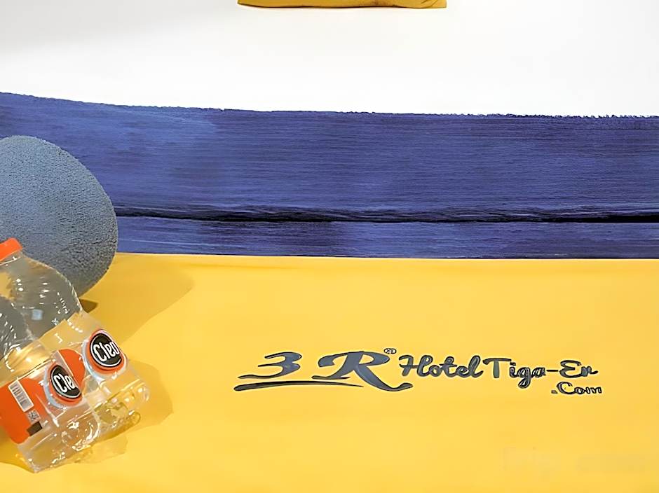 Urbanview Syariah Hotel Tiga ER near Karawang Central Plaza