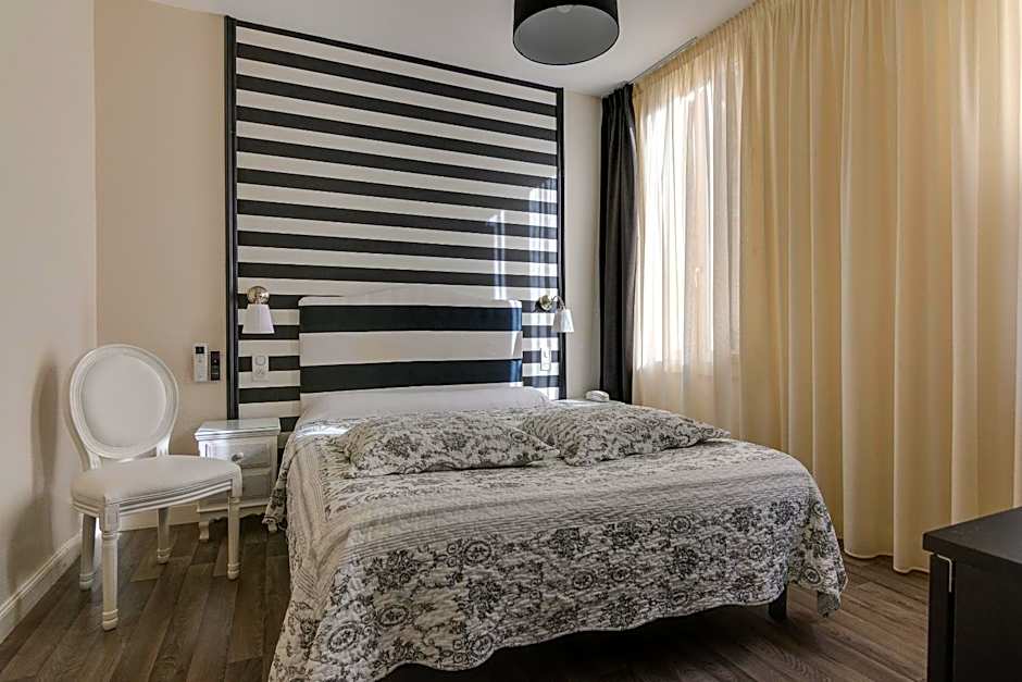 Hôtel Henri IV