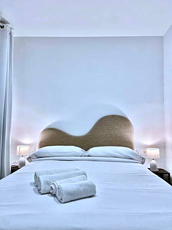 Two-Bedroom Deluxe Apartment with Balcony