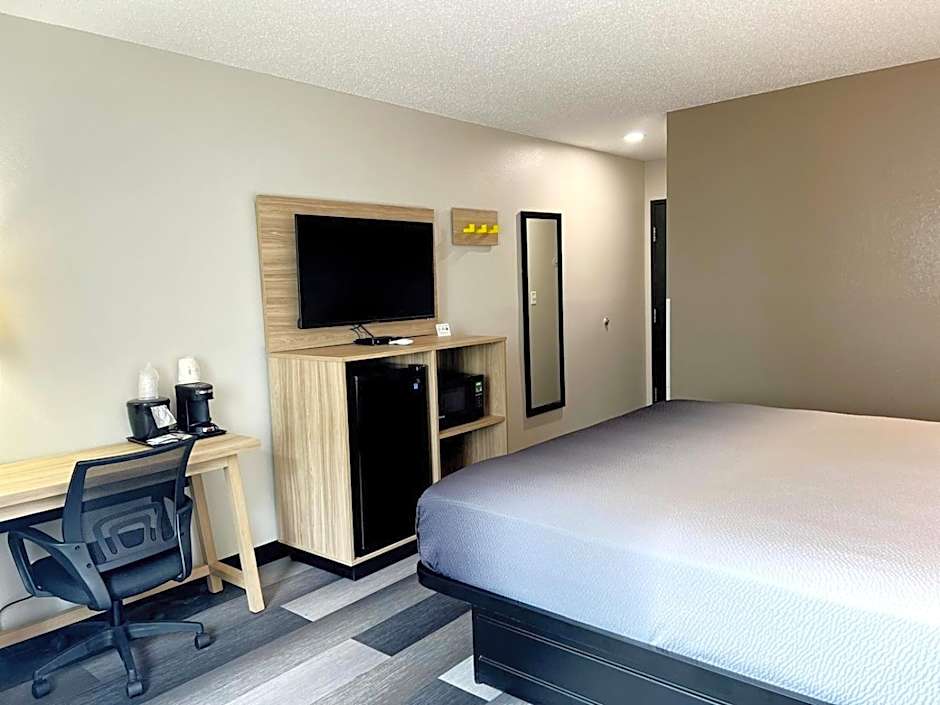 Super 8 by Wyndham Cedar Rapids