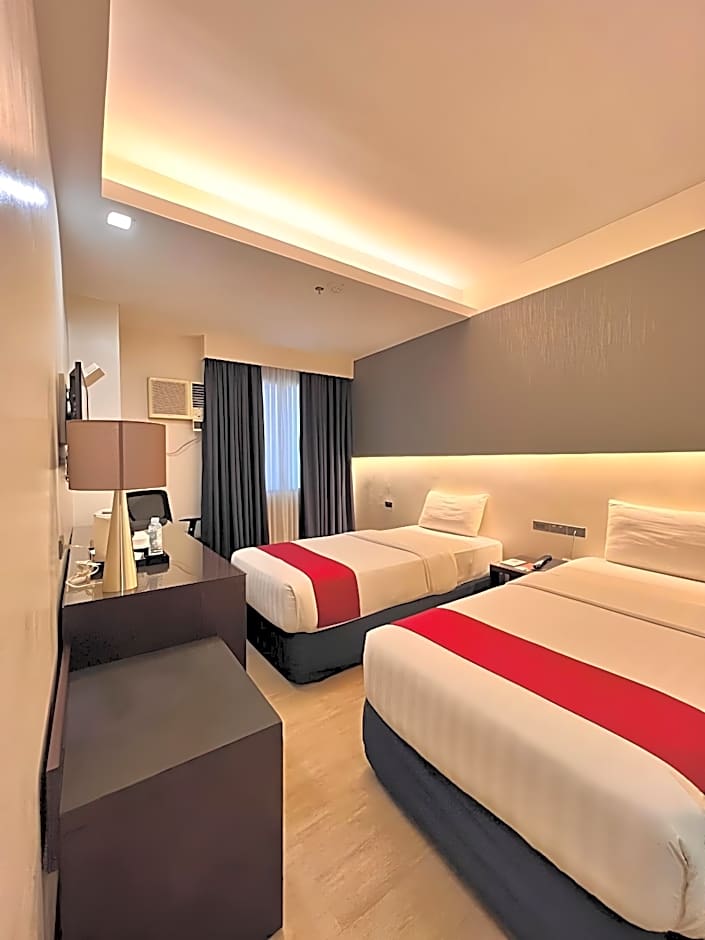 Sarrosa International Hotel And Residential Suites