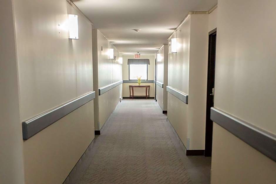 Super 8 by Wyndham Whitecourt