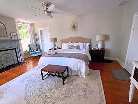 Deluxe King Suite