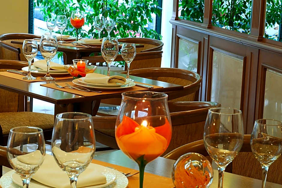 Athens Atrium Hotel & Jacuzzi Suites