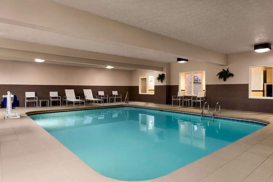 Country Inn & Suites by Radisson, Fairborn South, OH