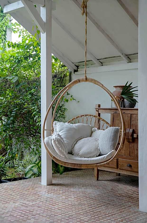 Spacious rustic Balinese villa with large pool
