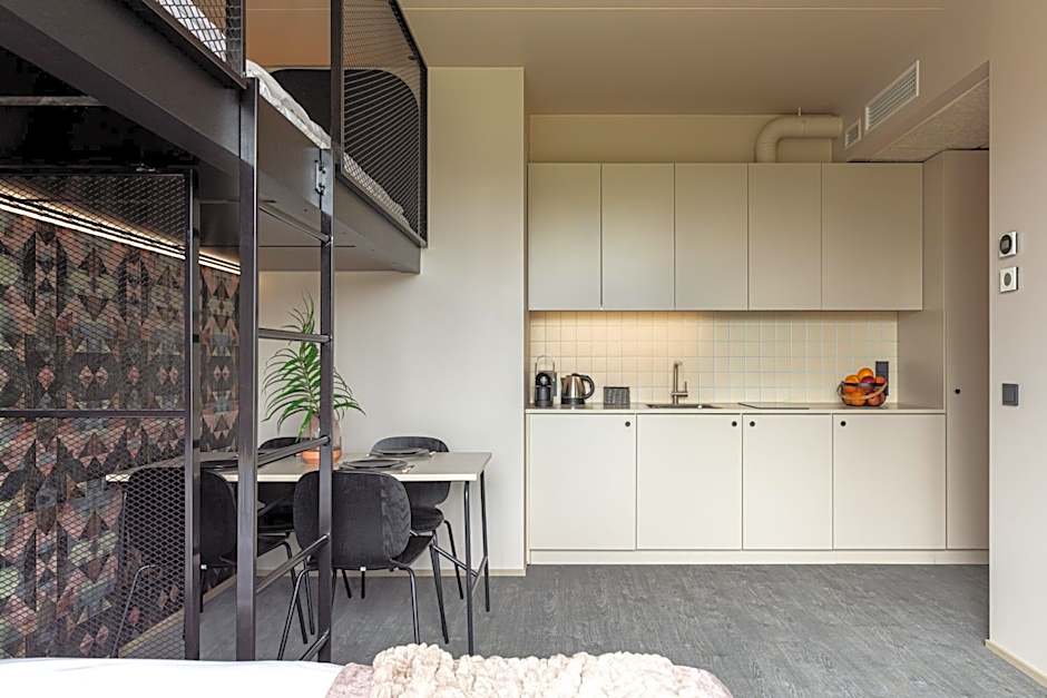 Hugo Apartment Hotel