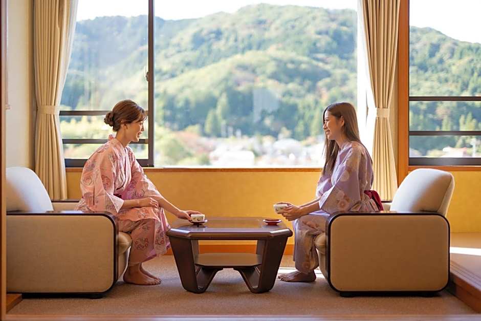 Hotel Hoho "A hotel overlooking the Echigo Plain and the Yahiko mountain range" formerly Hotel Oohashi Yakata-no-Yu