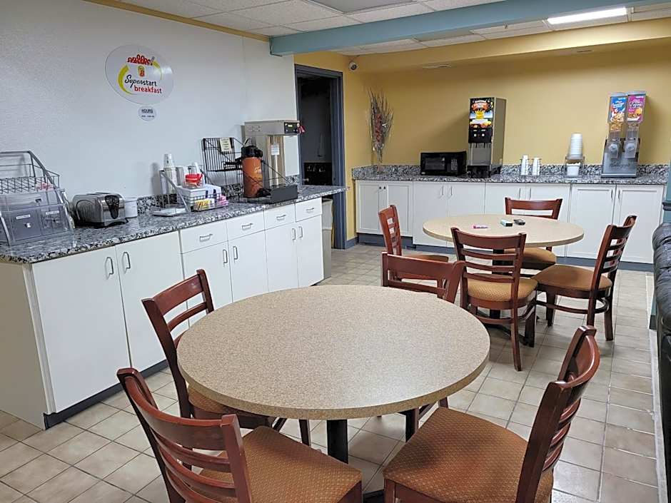 Super 8 by Wyndham Newcomerstown