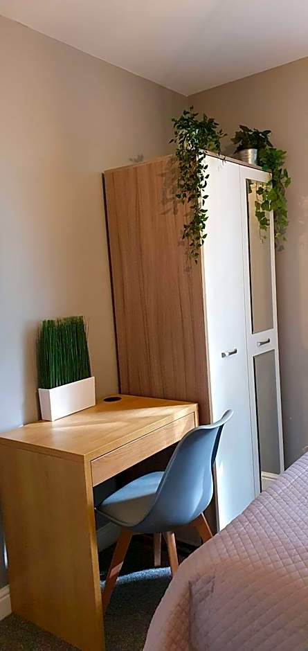 Darwin Stays - Service Accommodation in Newcastle under Lyme City Centre