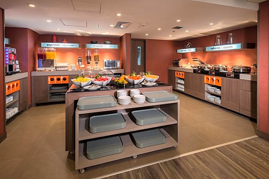 Hampton Inn By Hilton Bogota Usaquen