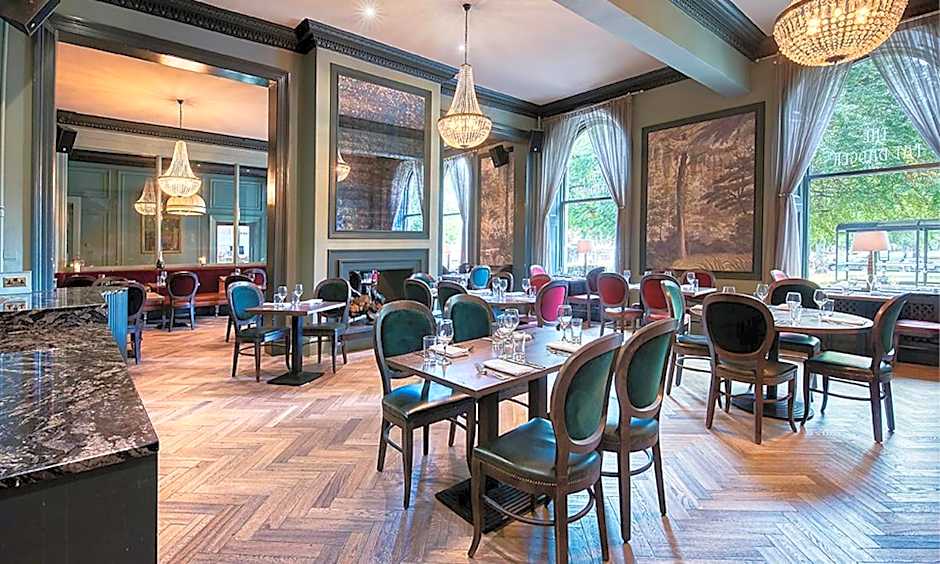 White Hart Hotel & Apartments