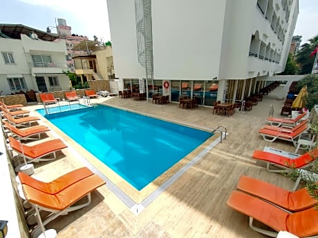 Altinersan Hotel Altinkum