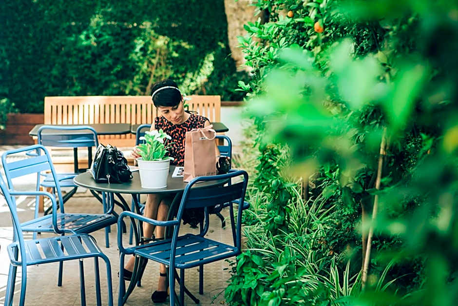 Lily & Bloom Boutique Hotel