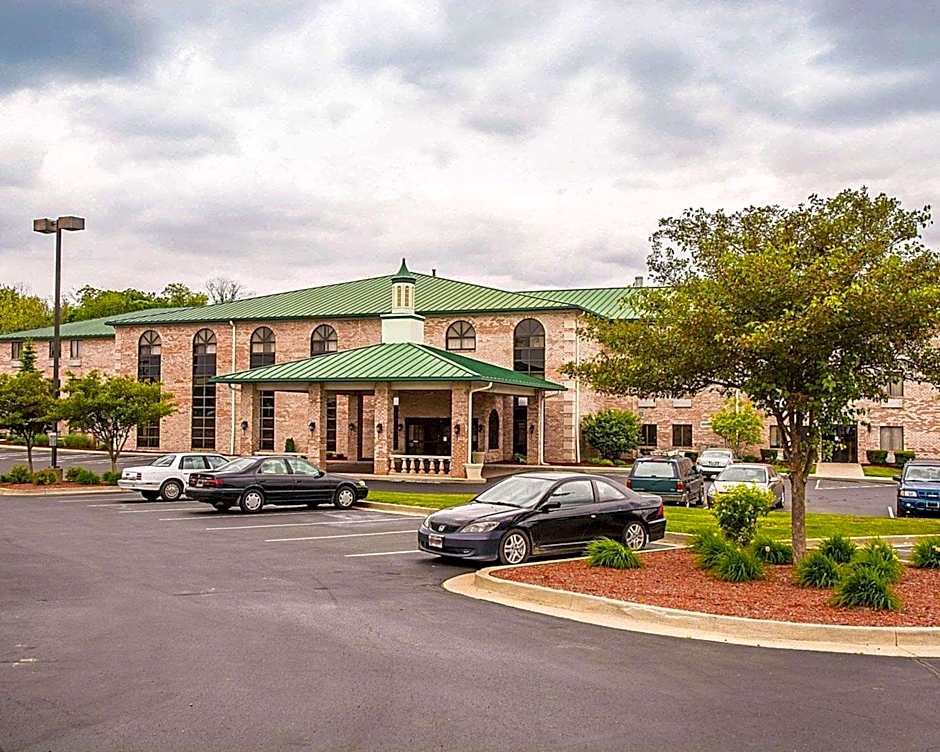 Quality Inn & Suites Cincinnati I-275