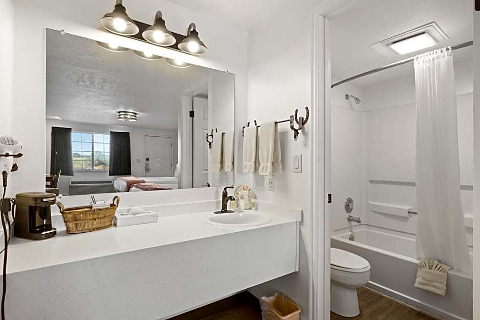 Broken Spur Inn & Steakhouse