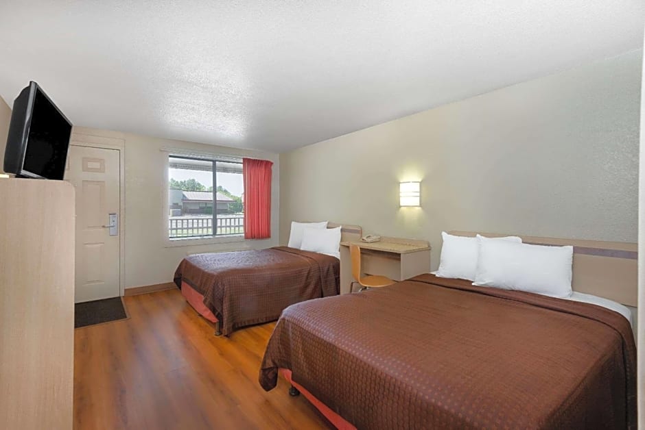 Travelodge by Wyndham Essington / Philadelphia Airport