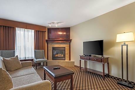 King Suite with Whirlpool - Non-Smoking