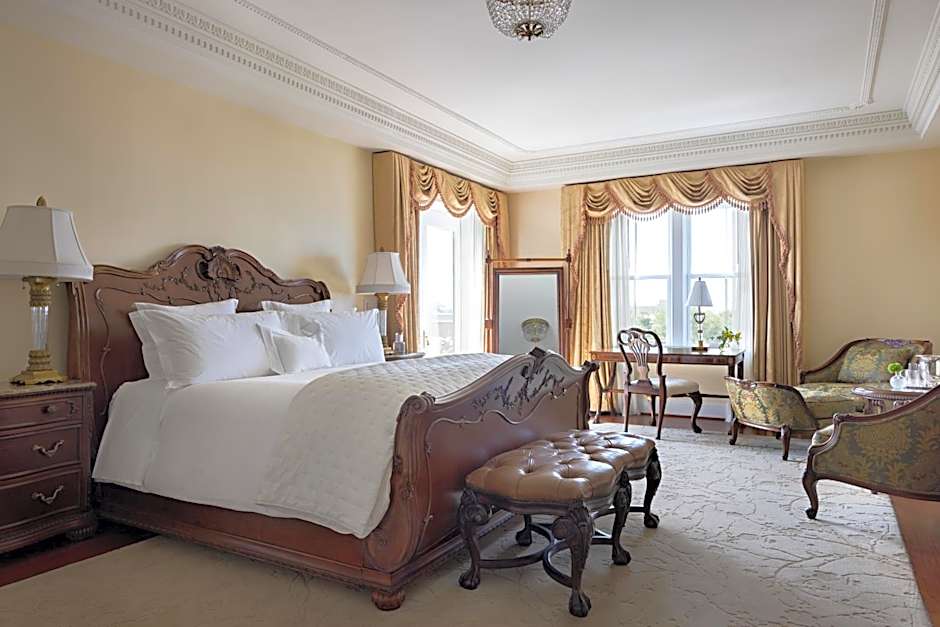 Market Pavilion Hotel