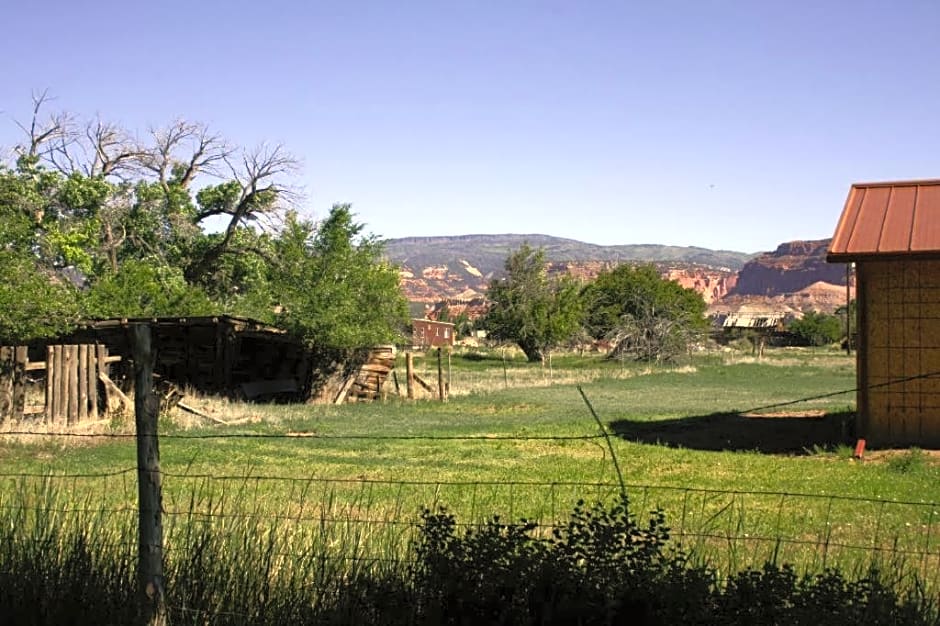 Austin's Chuckwagon Motel