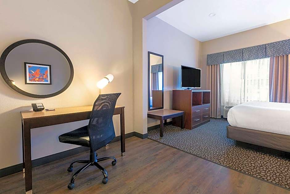 Wingate by Wyndham - DFW North