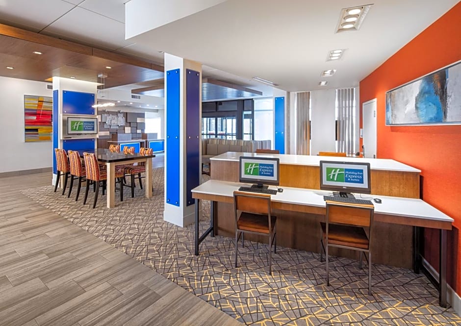 Holiday Inn Express & Suites East Peoria - Riverfront