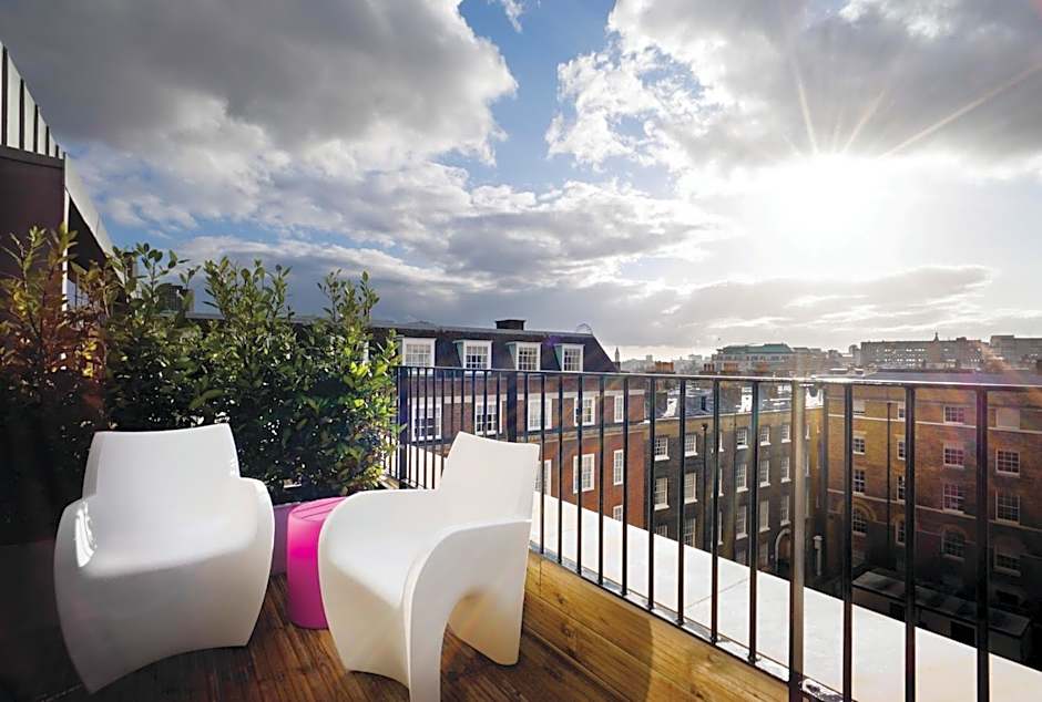 Apex Temple Court Hotel