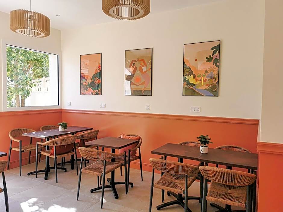 Bloom Hostel Bar & Garden