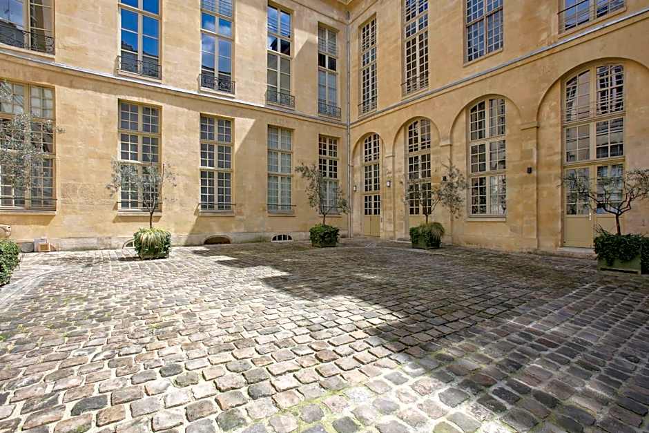 Dans Hôtel Particulier Le Marais Paris By Weekome