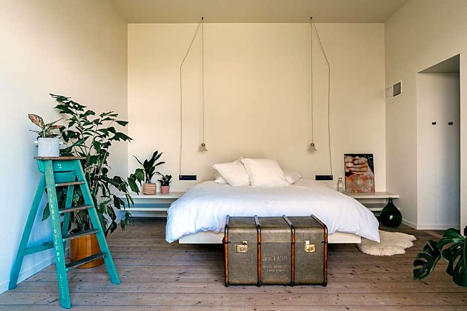 Chambre d'Amis by Alix
