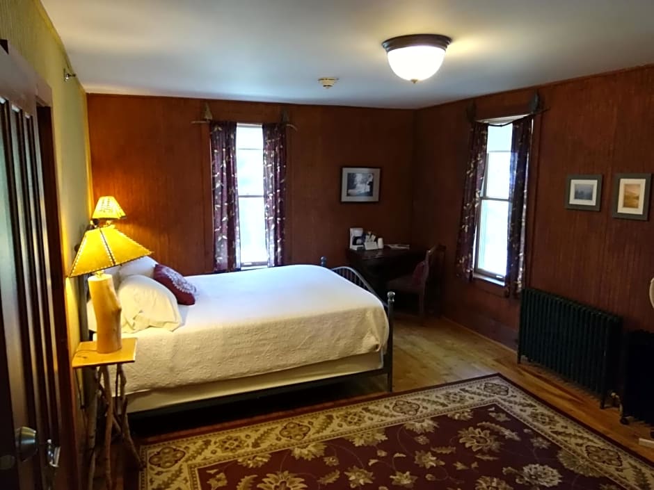 The Woods Inn