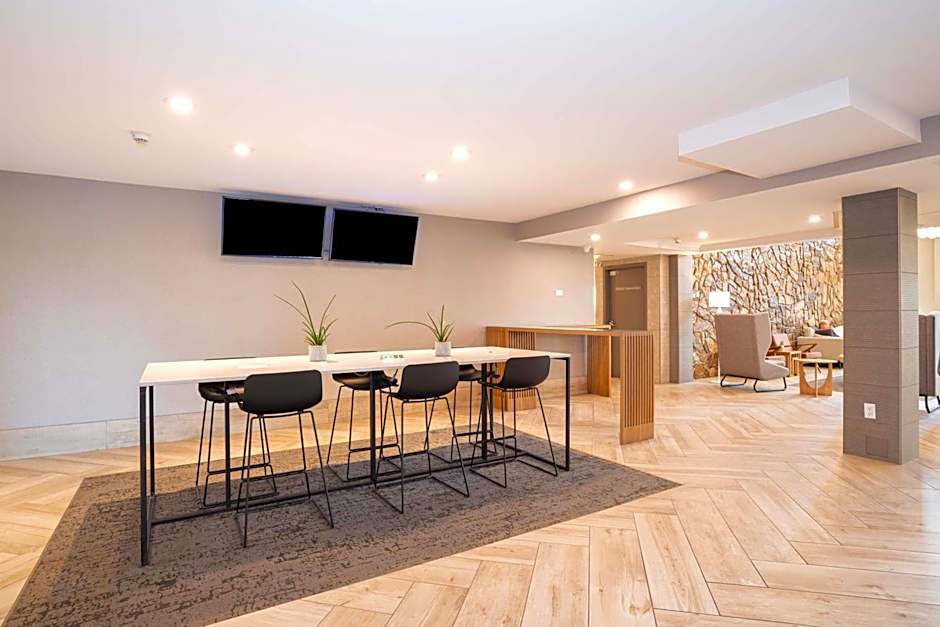 Sandman Hotel Calgary Airport