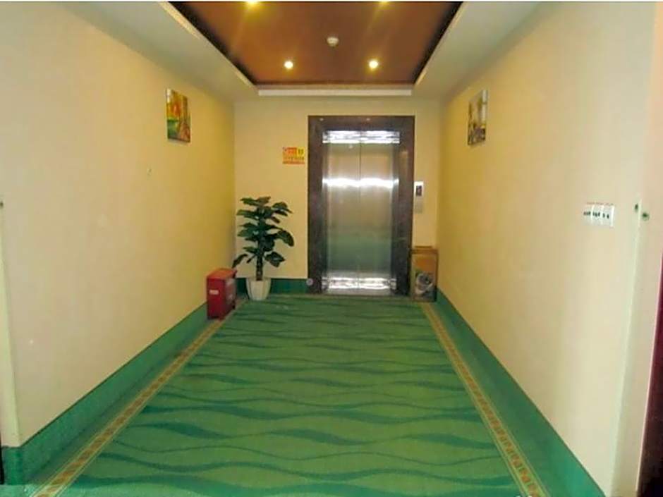 GreenTree Inn Nanjing ZhonGYAnGMEn Railway Station Express Hotel