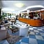 President Pool & Room