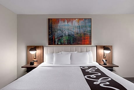 La Quinta Inn & Suites by Wyndham Knoxville Central Papermill