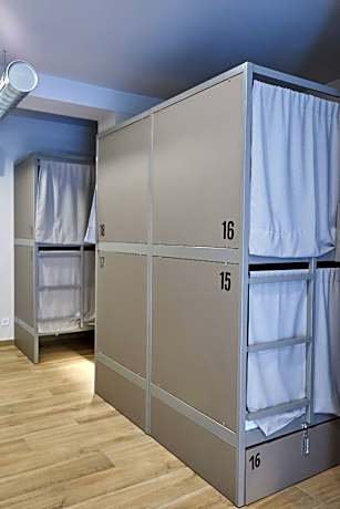 Bunk Bed in Mixed Dormitory Room (20 Adults)