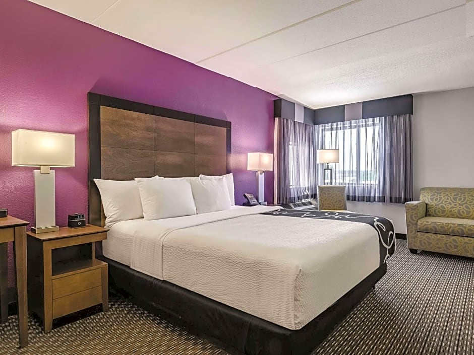 La Quinta Inn & Suites by Wyndham Warwick-Providence Airport