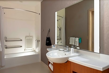 Suite, Multiple Beds (2 Queen Beds and 1 Double Sofa Bed)