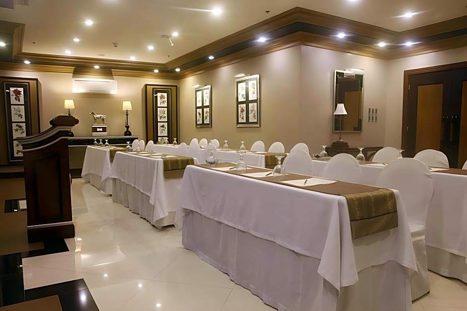 Herald Suites Polaris