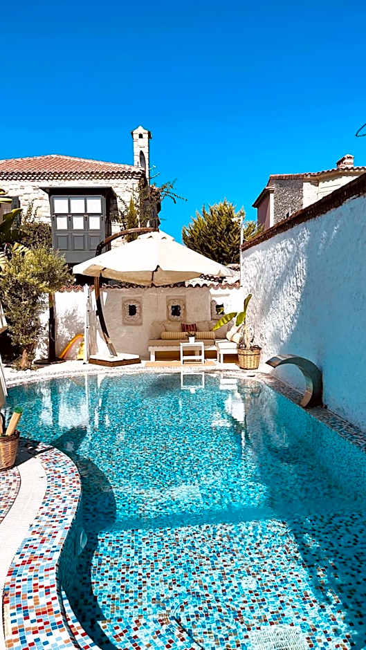 Mina Otel by Adda Alaçatı