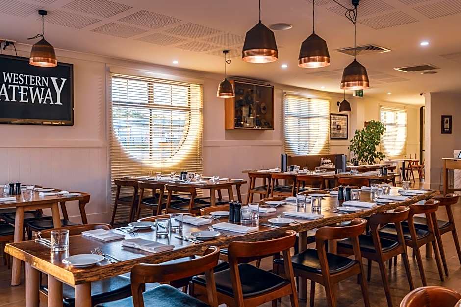 Western Gateway Motel and Apartments