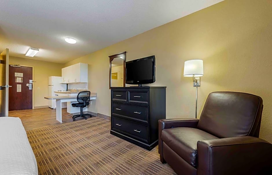 Extended Stay America Suites - Chicago - Gurnee